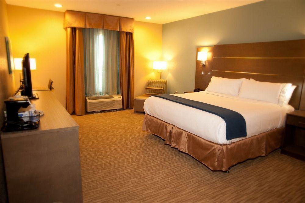 Holiday Inn Express And Suites Schulenburg By Ihg Ngoại thất bức ảnh